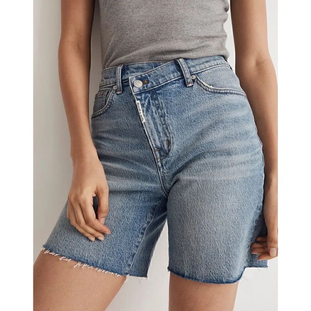 NWT Madewell × Molly Dickson Crossover Baggy Jean
Shorts in Murdock Wash, 23